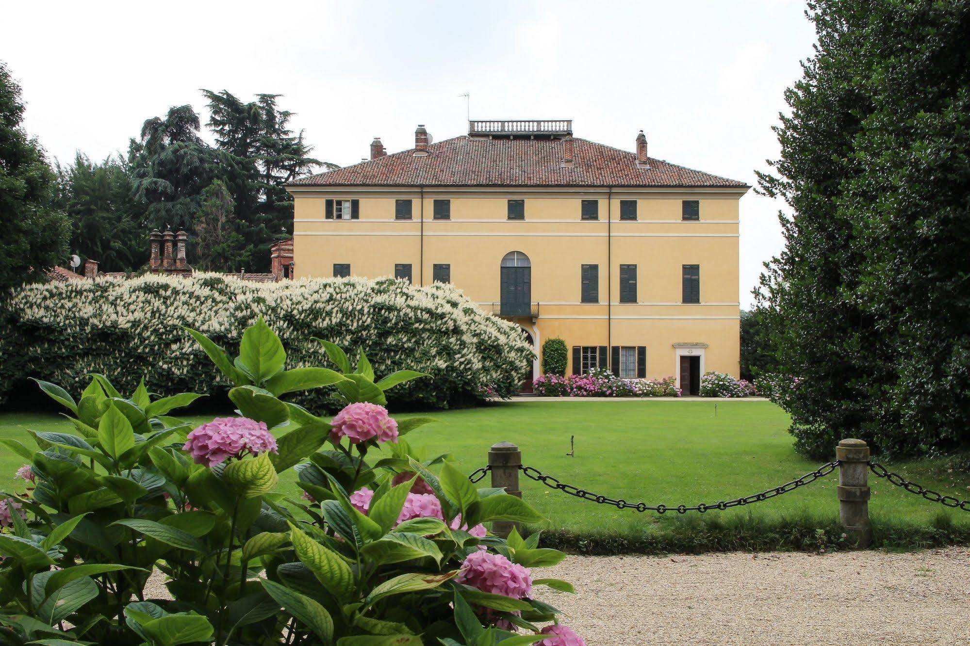 Agriturismo Il Torrione ピネローロ エクステリア 写真